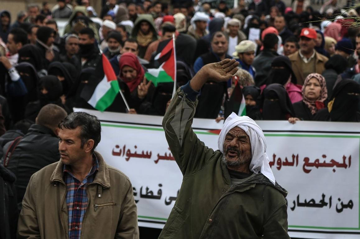 تقرير - الغزيون يتطلعون إلى استعادة العافية للقطاع من بوابة المصالحة