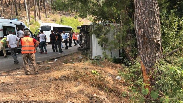 اصابات في انقلاب حافلة تقل سائحين على طريق أنطاليا في تركيا