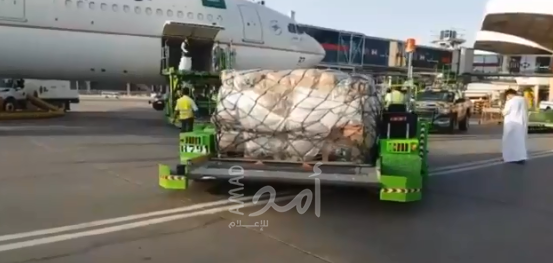 بدء تسيير أول طائرة "جسر جوي إغاثي" من السعودية إلى لبنان- فيديو