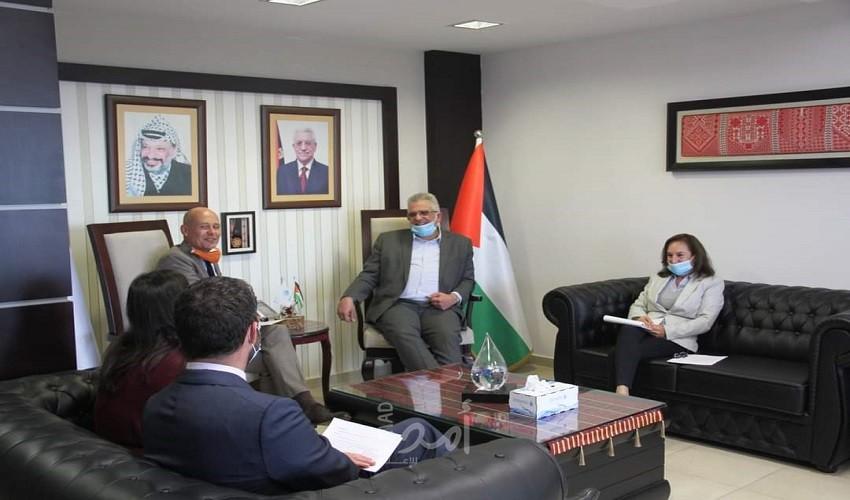 الوزير غنيم يلتقي ممثل هولندا ويبحث جملة من القضايا المرتبطة بالمياه