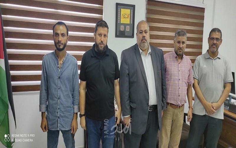 وفد من منتدى الإعلاميين يزور عدة مؤسسات إعلامية بغزة