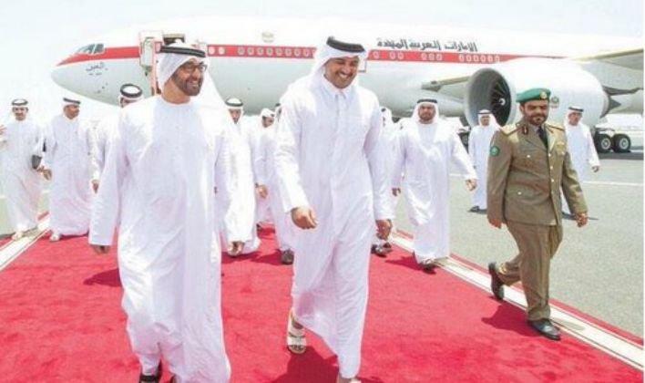 امير قطر يكسر البرتوكول ويستقبل الشيخ محمد بن زايد في مطار الدوحة..بحثا دعم التعاون الخليجي