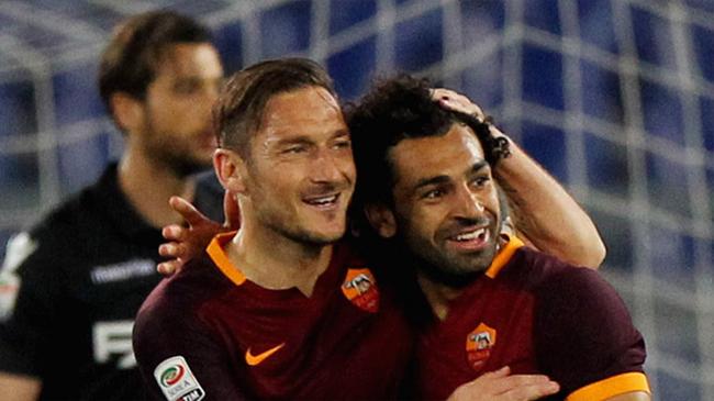 أسطورة روما الايطالي"توتي": محمد صلاح لاعب استثنائى.. وحزنت لرحيله عن روما