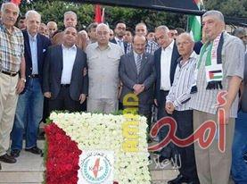 بالصور .. اعتصام خميس الأسرى (105) امام مدافن الشهداء