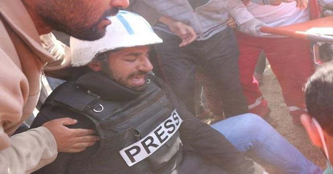 قوات الاحتلال تقتل صحافيين اثنين وتصيب (198) خلال مسيرات العودة في قطاع غزة