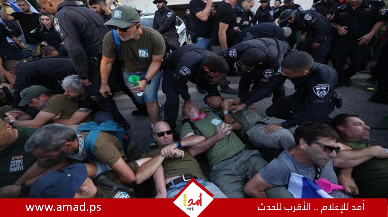 مواجهات بين الشرطة والمتظاهرين الإسرائيليين أمام منزل وزير القضاء ليفين- صور وفيديو