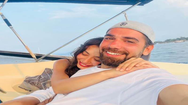 نسليهان أتاغول تصف زوجها بـ"هدية من الله" بعد انتشار شائعات الخيانة