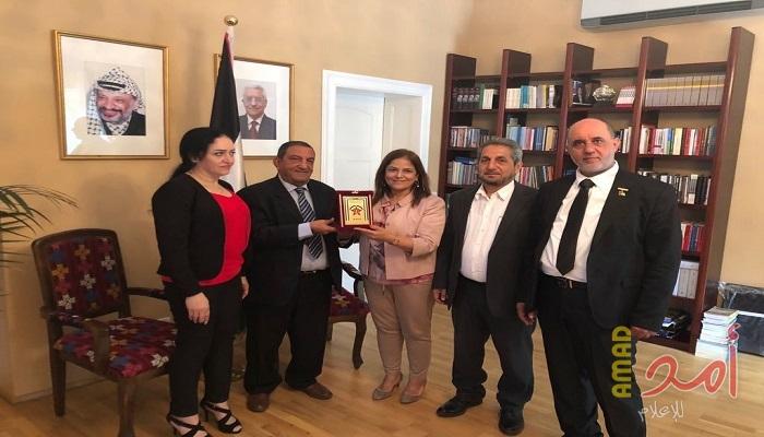 وفد قيادي من الجبهة الديمقراطية يلتقي السفيرة الفلسطينية خلود دعيبس في ألمانيا