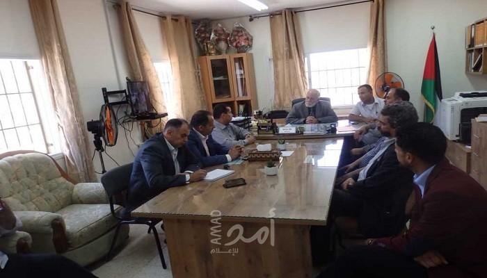 جهاز المخابرات العامة يدعم مدرسة عزون بيت أمين الثانوية بأجهزة حاسوب في قلقيلية