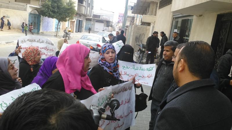 نضال المرأة برفح " تنظم مسيرة نسائية للمطالبة بإنهاء أزمة الكهرباء