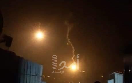 زوارق الاحتلال تٌطلق قنابل إنارة في عرض البحر شمال قطاع غزة