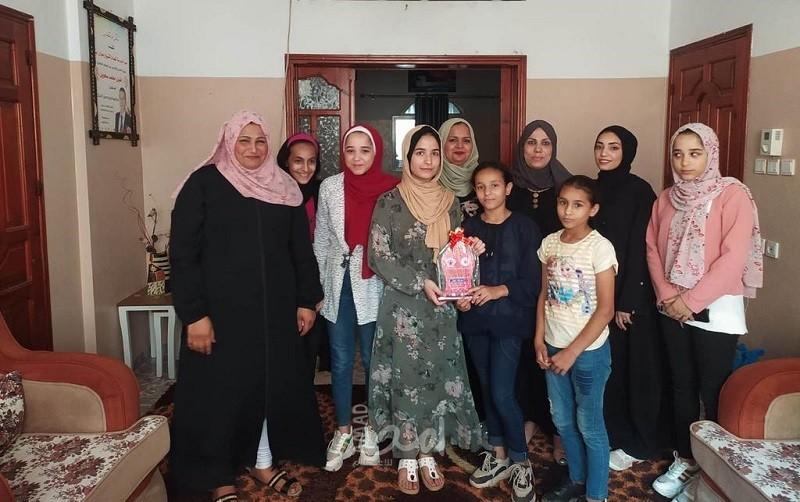 "الديمقراطية" تزور وتكرم مئات الطلبة الناجحين في الثانوية العامة بمحافظة غزة