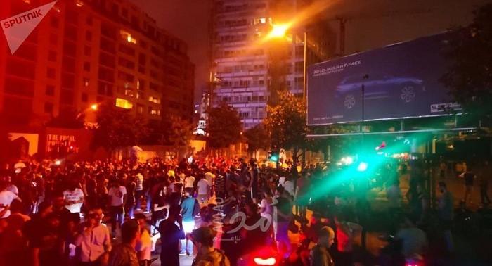 صدامات عنيفة بين المتظاهرين وقوات الأمن وسط بيروت واصابات بين الصحفيين - فيديو
