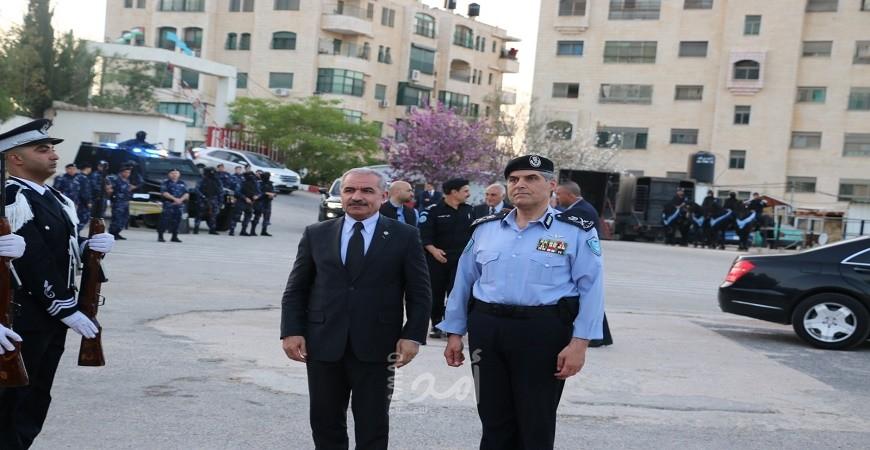 أشتية يشارك الشرطة في مأدبة افطارها ويجتمع بقيادتها