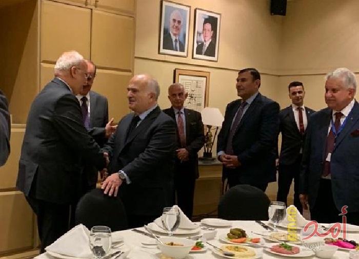 على هامش منتدى السلام والاستقرار.. عريقات وبن طلال يؤكدان على ضمان إيجاد إطار دولي لإطلاق مؤتمر حول فلسطين