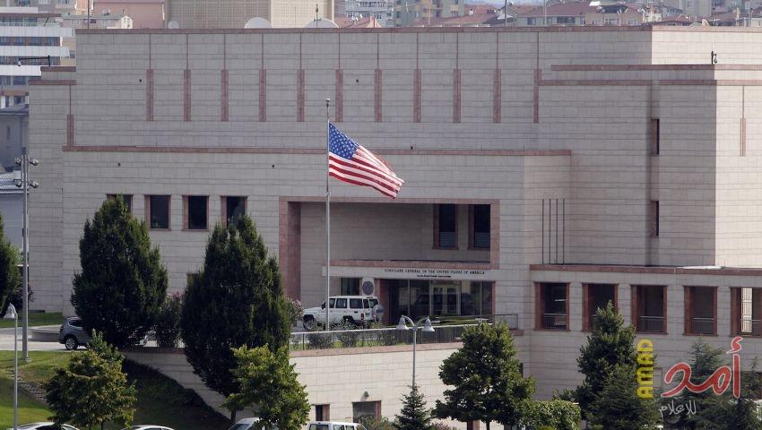 مجهول يلقي عبوة ناسفة بالقرب من السفارة الأمريكية في القاهرة