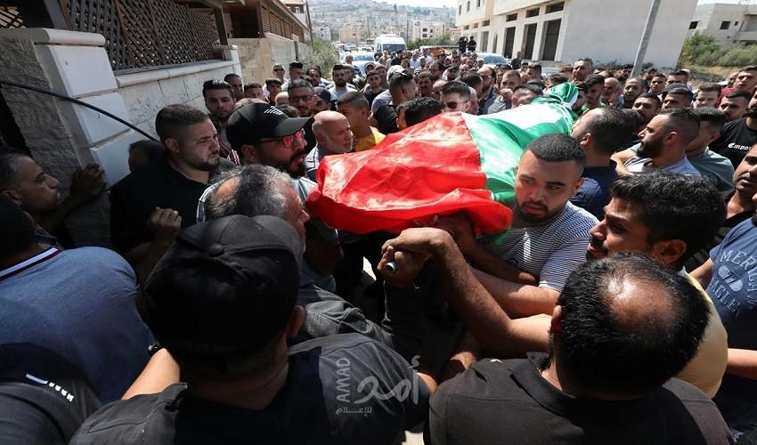 جماهير طوباس تشيع جثمان صلاح صوافطة عقب استشهاده متأثرًا بإصابته برصاص الاحتلال