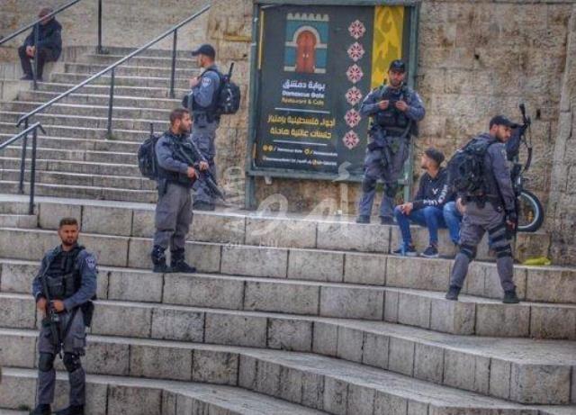قوات الاحتلال تبعد 4 مقدسيين عن منازلهم