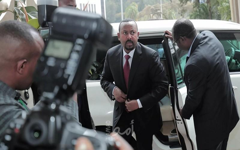 آبي أحمد يعود إلى مكتبه مجدداً بعد انتهاء المرحلة الأولى من القتال ضد جبهة تيغراي