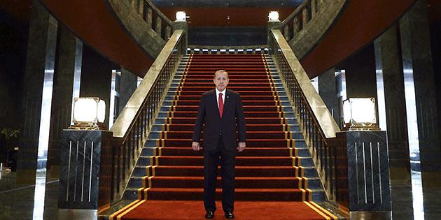 أولى خطواته نحو تحقيق "الحلم".. أردوغان يحكم قبضته على الجيش