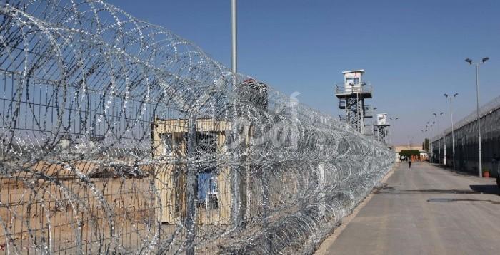 (4) أسرى يدخلون أعوامًا جديدة في سجون الاحتلال