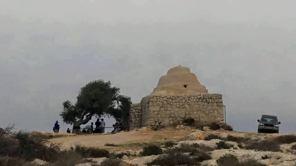 المستوطنون يقتحمون مقام "الشيخ بلال" في نابلس