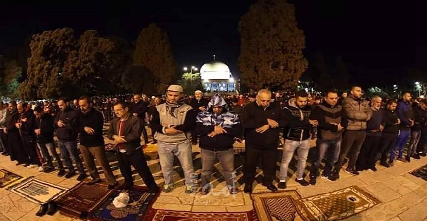 فيديو- قوات الاحتلال تعتدي على المصلين في منطقة باب الاسباط وباب العمود