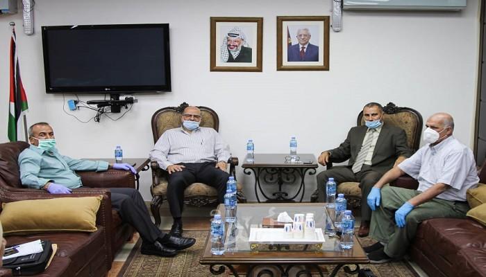 أبو الرب يبحث مع إدارة شركة انترميد آلية تزويد مستشفى الرازي بمعدات طبية حديثة