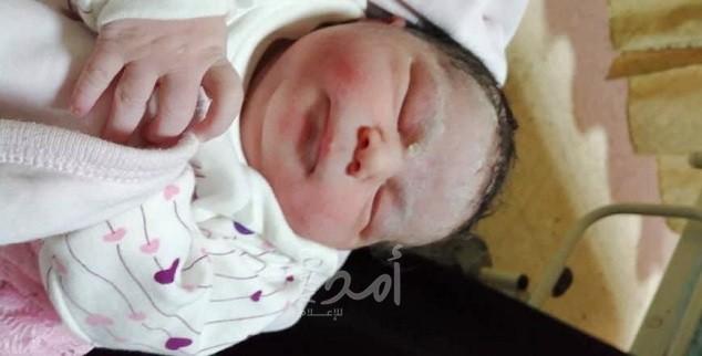 الأسير "أشرف الواوي" يرزق بطفلته "جمان" عبر النطف المهربة