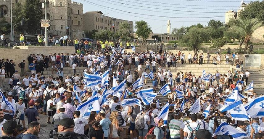 القدس: إنطلاق مسيرة للمستوطنين قبالة باب الخليل- فيديو