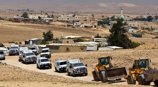 جيش الاحتلال يهدد قرية أم الحيران بالاقتحام