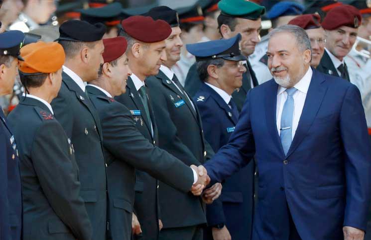 ليبرمان يجرى جولته الأولى على حدود قطاع غزة