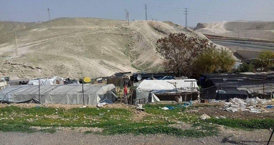 القدس المحتلة: العشرات يؤدون صلاة الجمعة في الخان الأحمر