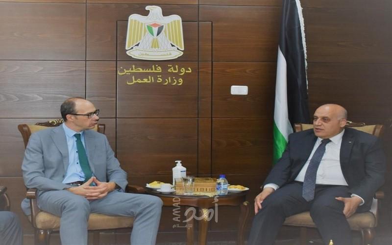 وزير العمل والقنصل البلجيكي يبحثان آفاق التعاون المشترك في دعم قطاع العمل  