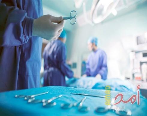 أطباء ينقذون فتاة عاشت بجزء من أعضائها خارج جسدها