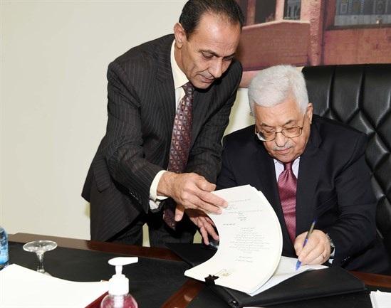 الرئيس عباس يصادق على قانون الضمان الاجتماعي