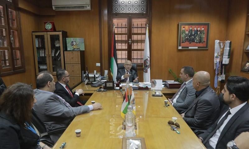 بلدية غزة تبحث مع شركة الاتصالات تعزيز التعاون المشترك