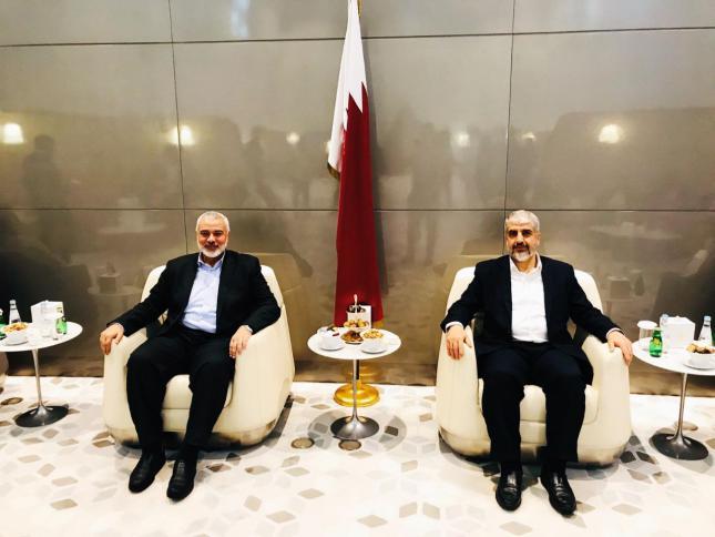 خالد مشعل يستقبل هنية في العاصمة القطرية الدوحة