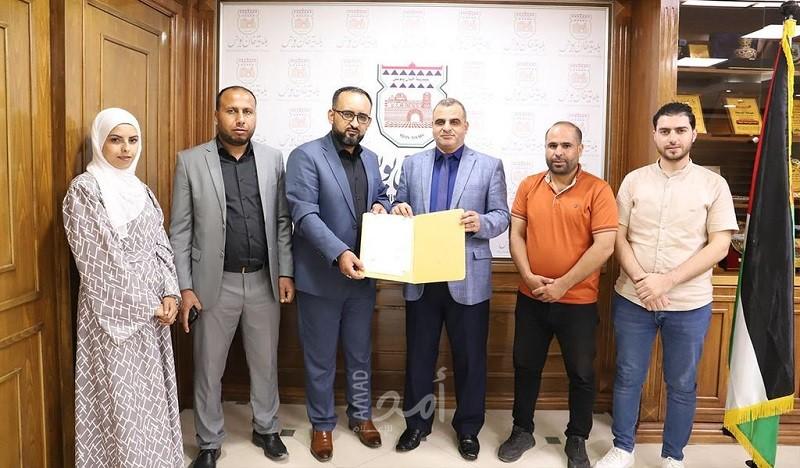 خانيونس: "شباب الأمة" يوقع مذكرة تفاهم وتعاون مشترك مع بلدية خانيونس