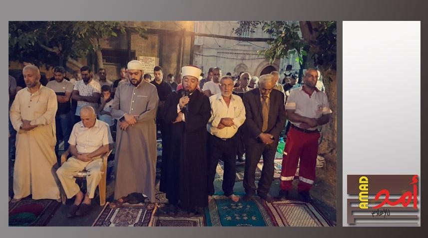 بالفيديو.. آلاف المقدسيين يؤدون صلاة المغرب في أقرب نقاط للأقصى