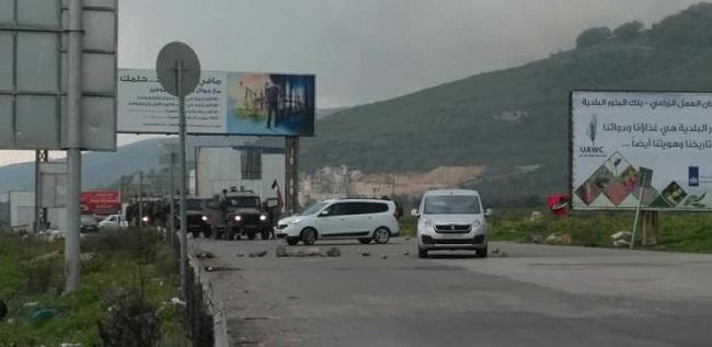 جيش الاحتلال يغلق مدخل مخيم الفوار جنوب الخليل