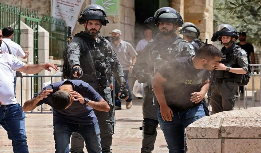 اعتقالات خلال مواجهات مع قوات الاحتلال في باحات المسجد الأقصى
