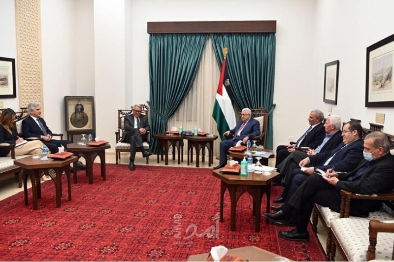 الرئيس عباس يستقبل المبعوث الأممي الخاص لعملية السلام