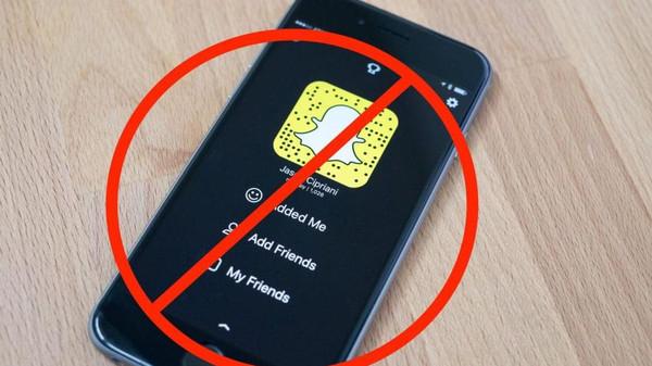 تطبيق سناب شات يحظر منشورات ترامب
