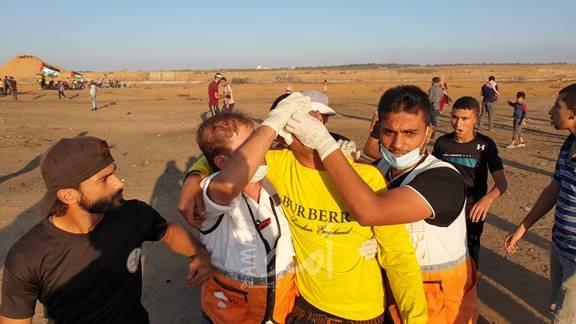 بالصور: في الجمعة الـ 79 لمسيرات كسر الحصار: إصابة (97) مواطناً منهم (45) طفلاً وامرأتان