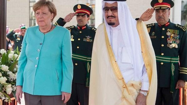 ميركل تدعو دول الخليج وإيران وتركيا العمل على تخفيف أزمة قطر