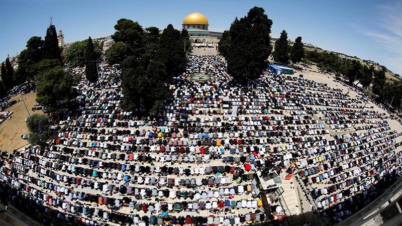 70 ألف مصل  يؤدون الجمعة بالمسجد الأقصى في آخر جمعة من رمضان