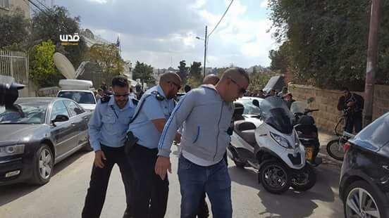بالصور.. قوات الاحتلال تعتقل ناشط من أمام القنصلية البريطانية فى القدس المحتلة