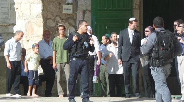 مستوطنون يجددون اقتحام الاقصى وهم حفاة