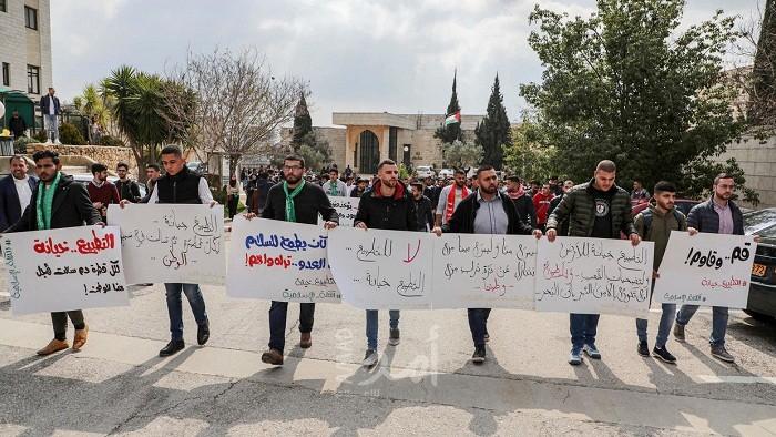 جامعة بيرزيت اساتذة وطلبة ينتفضون رفضا لمشاركة أحد اعضاء مجلسها في لقاء مع إسرائيليين.. والأخير يرد